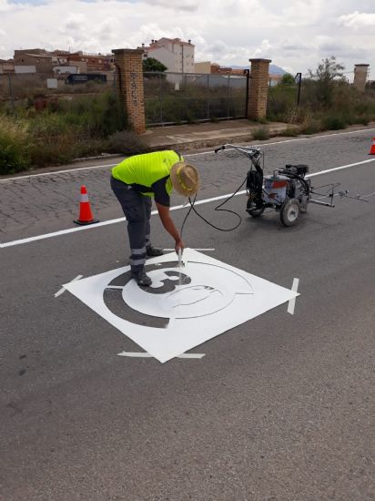 Trfico pinta las marcas viales de Ronda Poniente e instala luces led en un paso de peatones