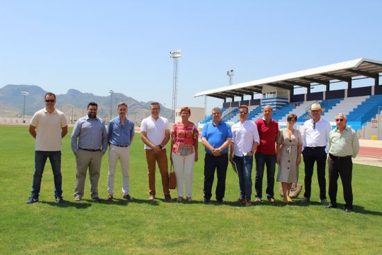 Presentadas las obras de renovacin de la iluminacin de los campos de ftbol y pistas del Polideportivo La Hoya