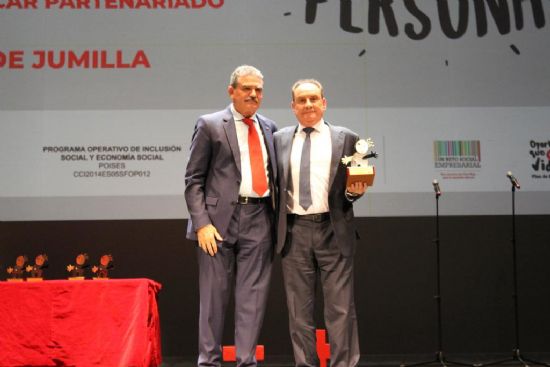 Aguas de Jumilla recibe un premio 'Por la Inclusin Social' otorgado por Cruz Roja Regin de Murcia