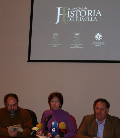 ARRANCAN LAS JORNADAS SOBRE LA HISTORIA DE JUMILLA CON UNA EXPOSICIN SOBRE JUMILLA 1900/1940