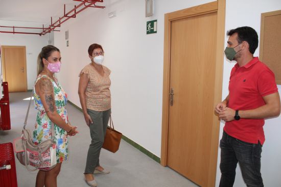 El Ayuntamiento realiza obras de mantenimiento en los centros educativos por valor de 65.000 euros