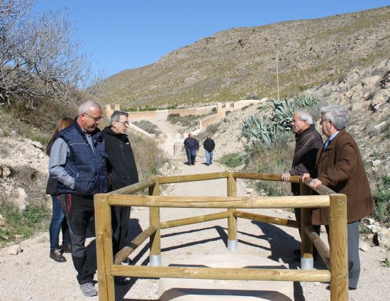 El alcalde y el concejal de Agricultura y Montes presentan la rehabilitacin de la Fuente del Cerco