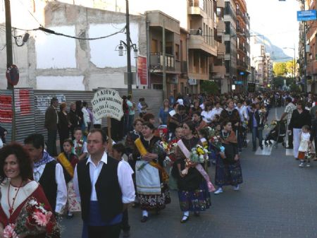 CIENTOS DE JUMILLANOS PARTICIPARON EN LA OFRENDA DE FLORES AL CRISTO DE LA COLUMNA