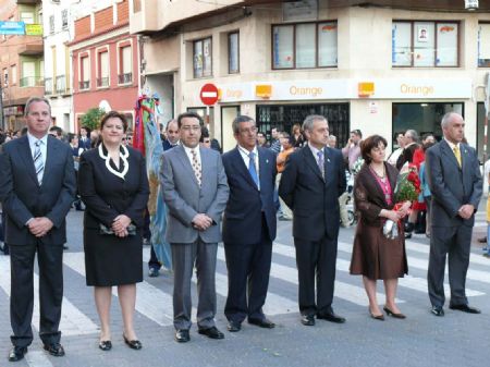 CIENTOS DE JUMILLANOS PARTICIPARON EN LA OFRENDA DE FLORES AL CRISTO DE LA COLUMNA