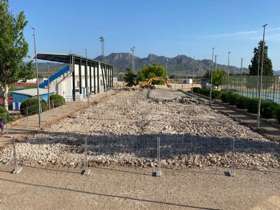 Comienzan las obras de reconstrucci�n de las pistas de tenis del Polideportivo La Hoya