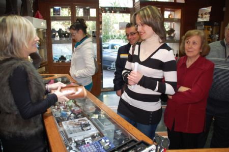 EN TRES HORAS, ISABEL MARA PREZ GANADORA DE LA COMPRA EXPRESS, HA GASTADO 1.000 EUROS EN LOS COMERCIOS DE JUMILLA