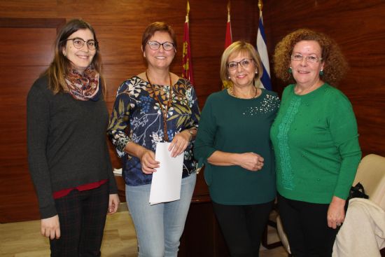 Ayuntamiento y AECC firman un convenio para la concesin de una subvencin de 3.500 euros