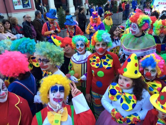 Miles de jumillanos salen a la calle a disfrutar del Carnaval