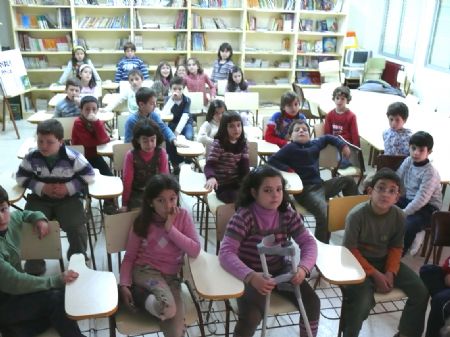 CERCA DE 500 ALUMNOS DE JUMILLA PARTICIPARN EN EL TALLER LA MAGIA DE RECICLAR SOBRE EL RESPETO AL MEDIO AMBIENTE