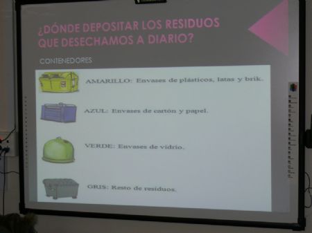 CERCA DE 500 ALUMNOS DE JUMILLA PARTICIPARN EN EL TALLER LA MAGIA DE RECICLAR SOBRE EL RESPETO AL MEDIO AMBIENTE