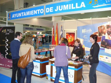 JUMILLA Y SU RUTA DEL VINO DESPERTARON GRAN INTERS EN LA FERIA TURISMUR DE TORREPACHECO