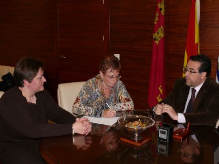BEGOA GARCA RETEGUI VISITA JUMILLA Y SE RENE CON DISTINTOS COLECTIVOS SOCIALES Y EMPRESARIALES DE LA CIUDAD
