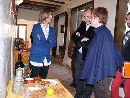 BEGOA GARCA RETEGUI VISITA JUMILLA Y SE RENE CON DISTINTOS COLECTIVOS SOCIALES Y EMPRESARIALES DE LA CIUDAD