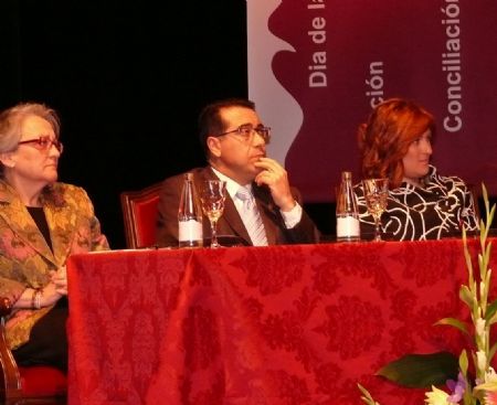 EMOTIVO ACTO DE HOMENAJE A LA MUJER JUMILLANA 2009 QUE ESTE AO ES DOLORES CUTILLAS