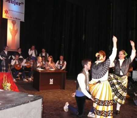 EMOTIVO ACTO DE HOMENAJE A LA MUJER JUMILLANA 2009 QUE ESTE AO ES DOLORES CUTILLAS