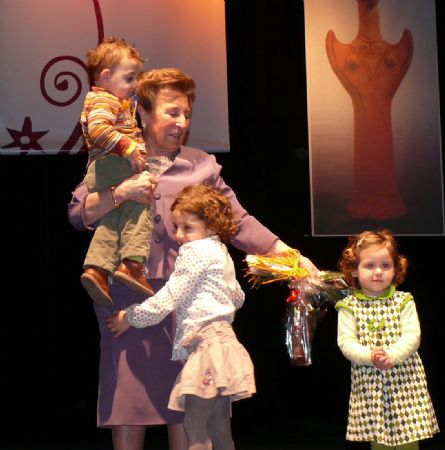 EMOTIVO ACTO DE HOMENAJE A LA MUJER JUMILLANA 2009 QUE ESTE AO ES DOLORES CUTILLAS