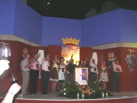 CENTENARES DE JUMILLANOS �EXALTARON� AYER LAS CUALIDADES DE LOS VINOS DE ESTA TIERRA