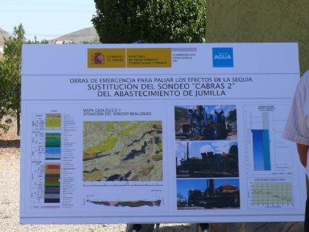 UN  NUEVO SONDEO Y UNA TUBERA ABASTECERN DE AGUA A LOS VECINOS DE LA ZONA DE LA PINOSA Y LOS ARENALES