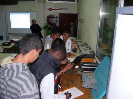 HASTA FINAL DE ESTE MES SE DESARROLLA UN TALLER DE MECNICA DENTRO DE UN PROGRAMA DE DINAMIZACIN