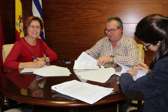 Firmados los convenios con la Junta Central de Hermandades y la Asociacin de Tambores