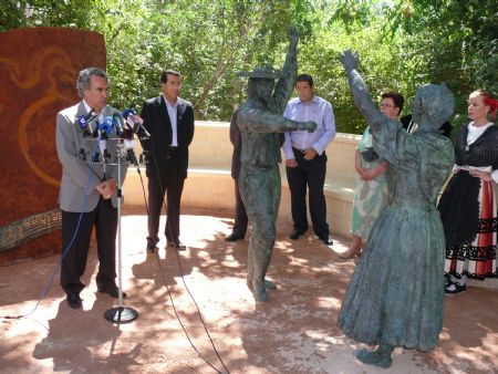 EL FESTIVAL NACIONAL DE FOLKLORE CIUDAD DE JUMILLA YA CUENTA CON UN MONUMENTO