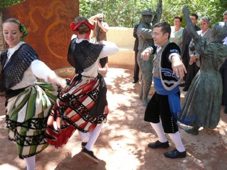 EL FESTIVAL NACIONAL DE FOLKLORE CIUDAD DE JUMILLA YA CUENTA CON UN MONUMENTO