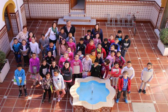 El Ayuntamiento recibe la visita de los alumnos de 3 del Colegio la Asuncin 