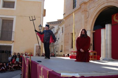 EL TIEMPO RESPET LAS PROCESIONES DE JUMILLA Y LOS DESFILES CONTARON CON GRAN ASISTENCIA DE PBLICO