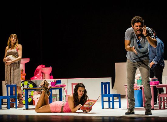 Carlos Santos, Berta Hernndez y Javier Mora se suben al escenario del Teatro Vico este domingo con la afamada obra La vida Resuelta