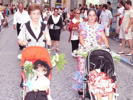 JUMILLA RINDE CULTO A LA PATRONA EN LA TRADICIONAL OFRENDA DE FLORES