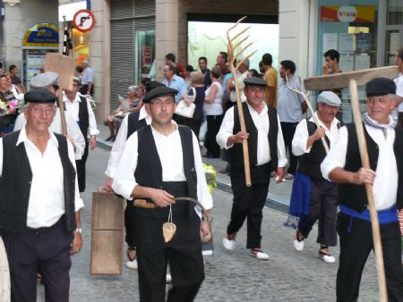 JUMILLA RINDE CULTO A LA PATRONA EN LA TRADICIONAL OFRENDA DE FLORES