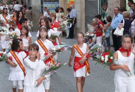 JUMILLA RINDE CULTO A LA PATRONA EN LA TRADICIONAL OFRENDA DE FLORES