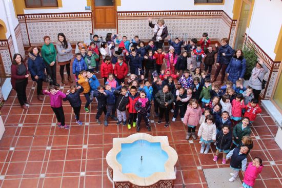 Alumnos de Infantil y Primaria del Mariano Surez visitan el Ayuntamiento