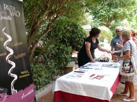 CASI UN MILLAR DE PERSONAS DEGUSTARON LOS VINOS DE JUMILLA EN LA MINIFERIA CELEBRADA EL PASADO SBADO