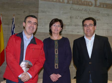 LUCES DE NEN Y FRESAS AMARGAS PARA SIEMPRE, TRABAJOS GANADORES DEL XXXI PREMIO LITERARIO CIUDAD DE JUMILLA