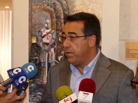 EL ALCALDE Y RESPOSABLES DE LA CAM Y DEL CENTRO PENITENCIARIO DE MURCIA INAUGURAN, EN JUMILLA, LA EXPOSICION NACIONAL PRESOS DE LAS BELLAS ARTES 2010 