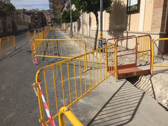 En marcha las obras de renovacin de las aceras del tramo de avenida de Murcia entre las calles Progreso y Arsenal