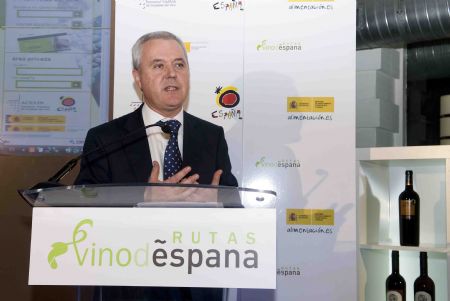 LA CONCEJAL DE TURISMO ASISTE A LA PRESENTACIN DE LA NUEVA WEB Y EL NUEVO CATLOGO DE RUTAS DEL VINO DE ESPAA