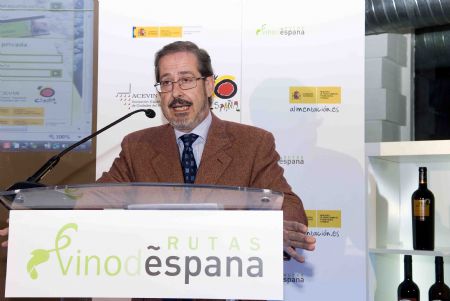 LA CONCEJAL DE TURISMO ASISTE A LA PRESENTACIN DE LA NUEVA WEB Y EL NUEVO CATLOGO DE RUTAS DEL VINO DE ESPAA