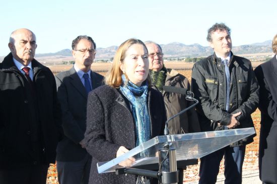 La ministra de Fomento pone la primera piedra del ltimo tramo de la A-33 que conectar Jumilla con Yecla