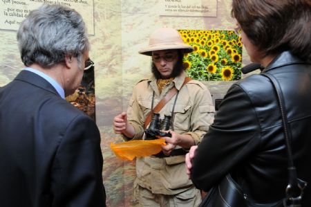 LA SALA DE EXPOSICIONES DE LA CAM DE JUMILLA ACOGE LA ESPECTACULAR MUESTRA EL BOSQUE INTERIOR