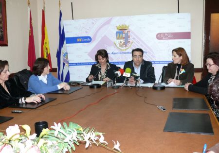 LA DIRECTORA GENERAL DE CENTROS SE COMPROMETE CON JUMILLA EN CONSTRUIR UN NUEVO COLEGIO ANTES DE 2013
