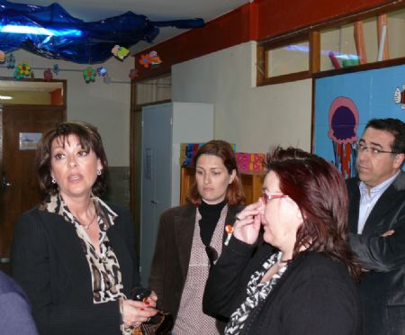 LA DIRECTORA GENERAL DE CENTROS SE COMPROMETE CON JUMILLA EN CONSTRUIR UN NUEVO COLEGIO ANTES DE 2013