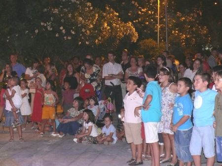 EL GRUPO DE ANIMACIN INFANTIL SALHAMB HIZO LAS DELICIAS DE LOS MS PEQUEOS