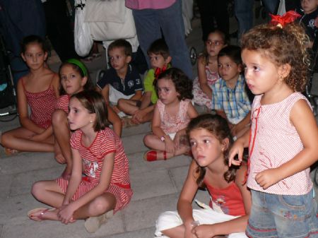 EL GRUPO DE ANIMACIN INFANTIL SALHAMB HIZO LAS DELICIAS DE LOS MS PEQUEOS