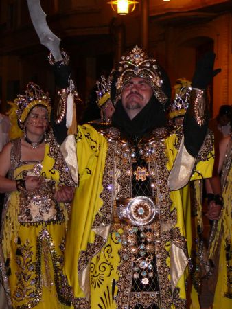 LOS DESFILES DE MOROS Y CRISTIANOS LLENARON DE COLOR Y MSICA FESTERA LAS CALLES DE JUMILLA