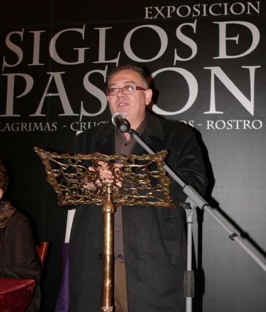 LA CRUZ GUA ES LA IMAGEN DEL CARTEL ANUNCIADOR DE LA SEMANA SANTA 2011