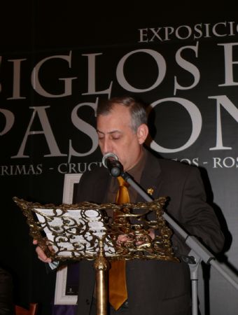 LA CRUZ GUA ES LA IMAGEN DEL CARTEL ANUNCIADOR DE LA SEMANA SANTA 2011