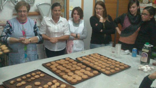 Jumilla demuestra que la tradici�n pastelera del municipio sigue viva