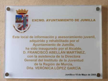 EL ALCALDE DE JUMILLA Y LA DIRECTORA GENERAL DEL INSTITUTO DE LA JUVENTUD INAUGURAN LAS NUEVAS OFICINAS DE JUVENTUD
